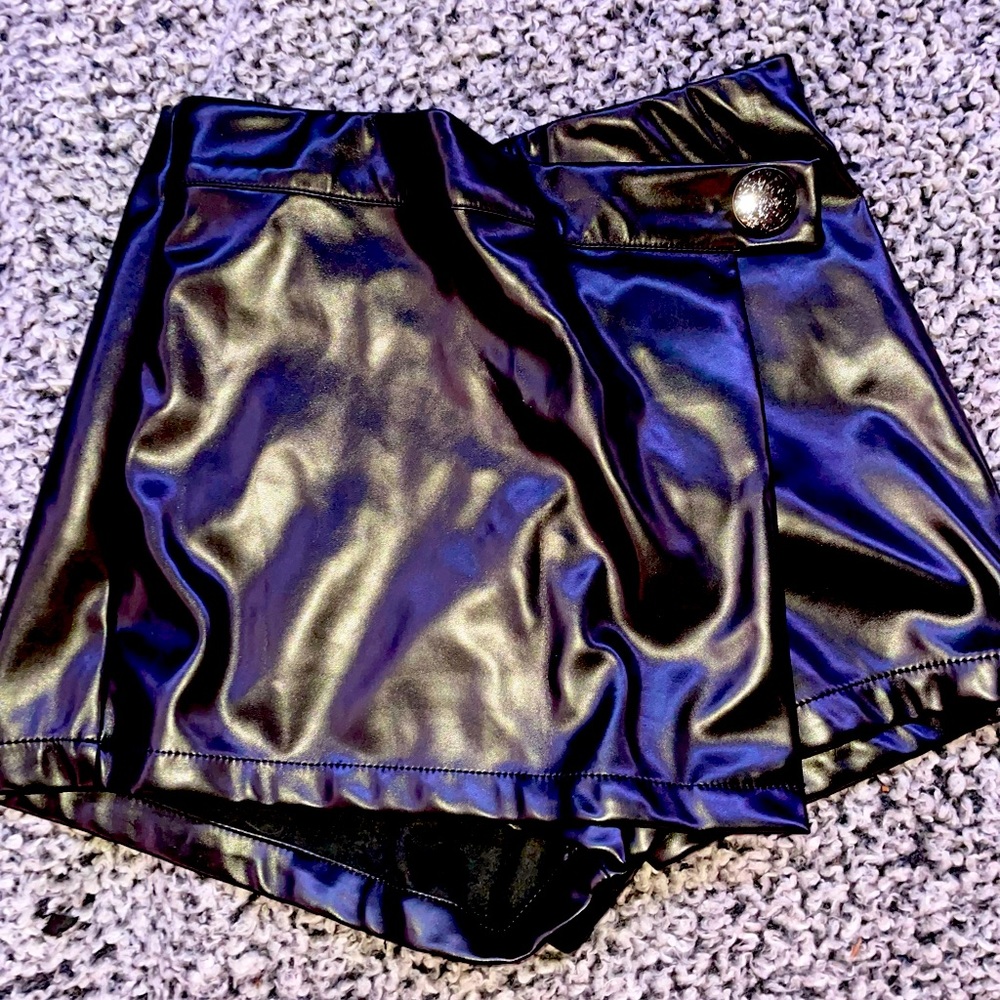 NEVER WORN! black skort!